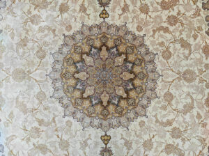 светлый ковер медальон