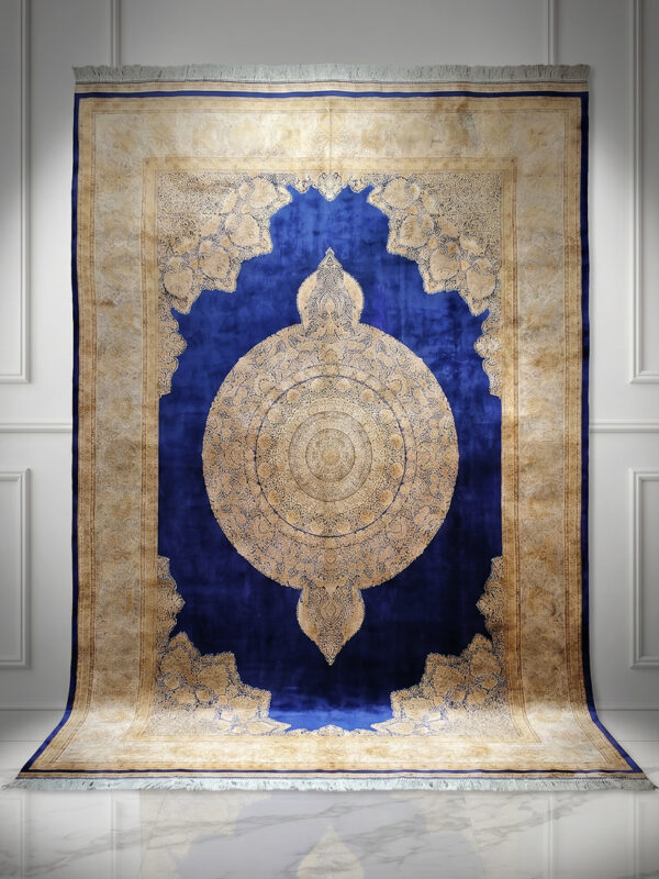 синий ковер Versace