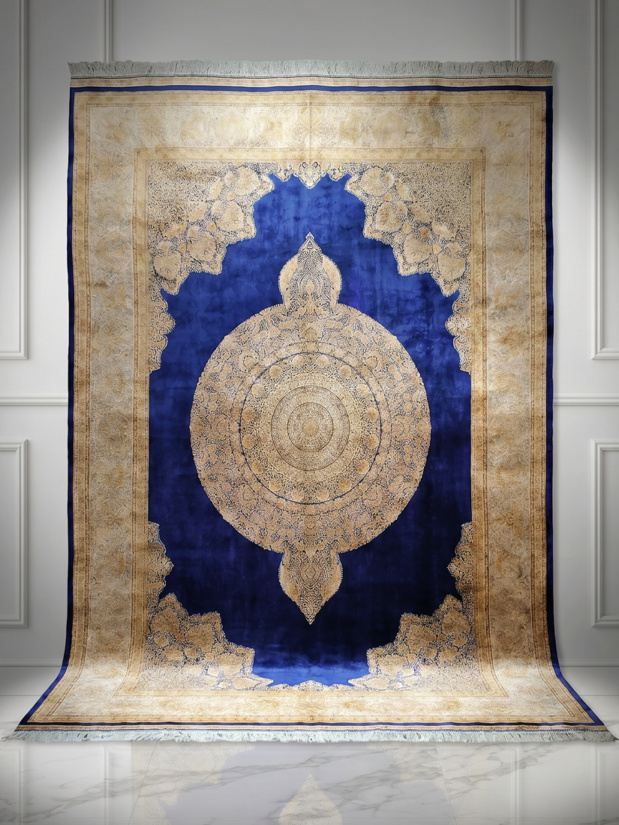 синий ковер Versace